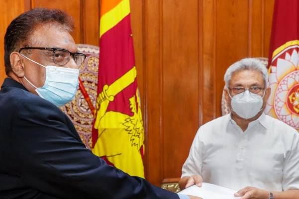 මෙරට මානව හිමිකම් කඩ කිරීම් සිදුව ඇත්දැයි සෙවූ කොමිසමේ අතුරු වාර්තාව ජනපතිට