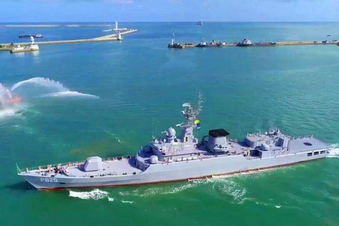 Former Chinese PLAN frigate arrives in Sri Lanka