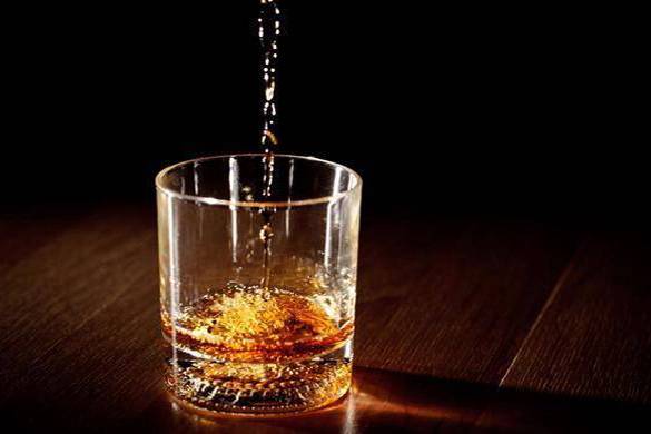 Only licenced hotels can sell liquor on 13, 14 April