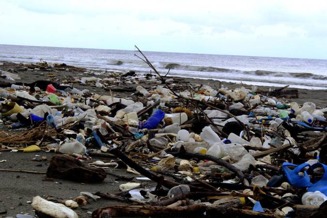 Minimizing marine pollution By Isuru Gomes