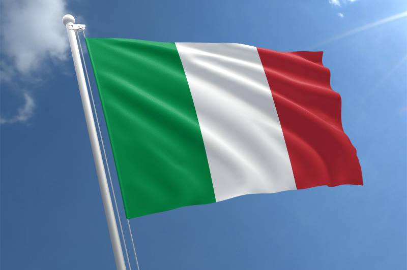 Italy relaxes travel advisory