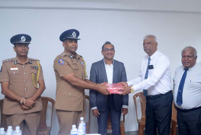 කොම්පඤ්ඤවීදිය ගුවන්පාලම ඉදිකිරීමේදී ඉවත් කළ පොලිස් නිල නිවාස වෙනුවට නිවාස 42 ක්