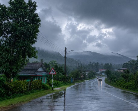 ප්‍රදේශ කිහිපයකට විටින් විට වැසි හෝ ගිගුරුම් වැසි